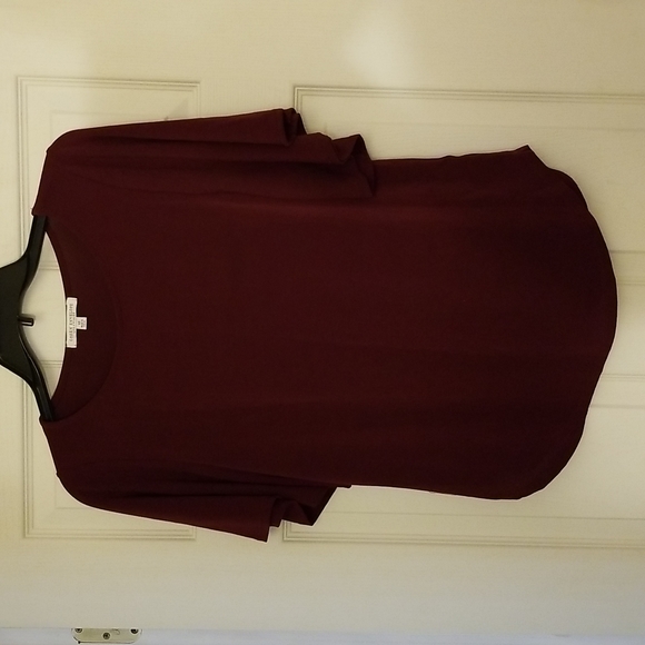 Maroon top with flowy sleeves - Picture 3 of 4